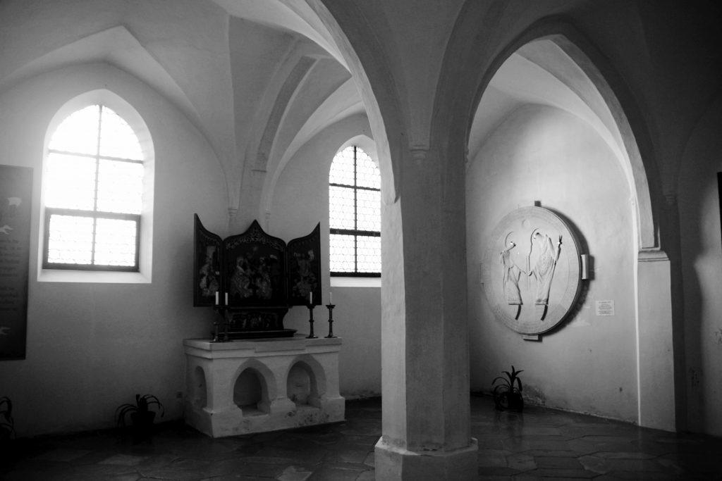 Scheyern, Königskapelle und Tondo von Géza Stremeny;
