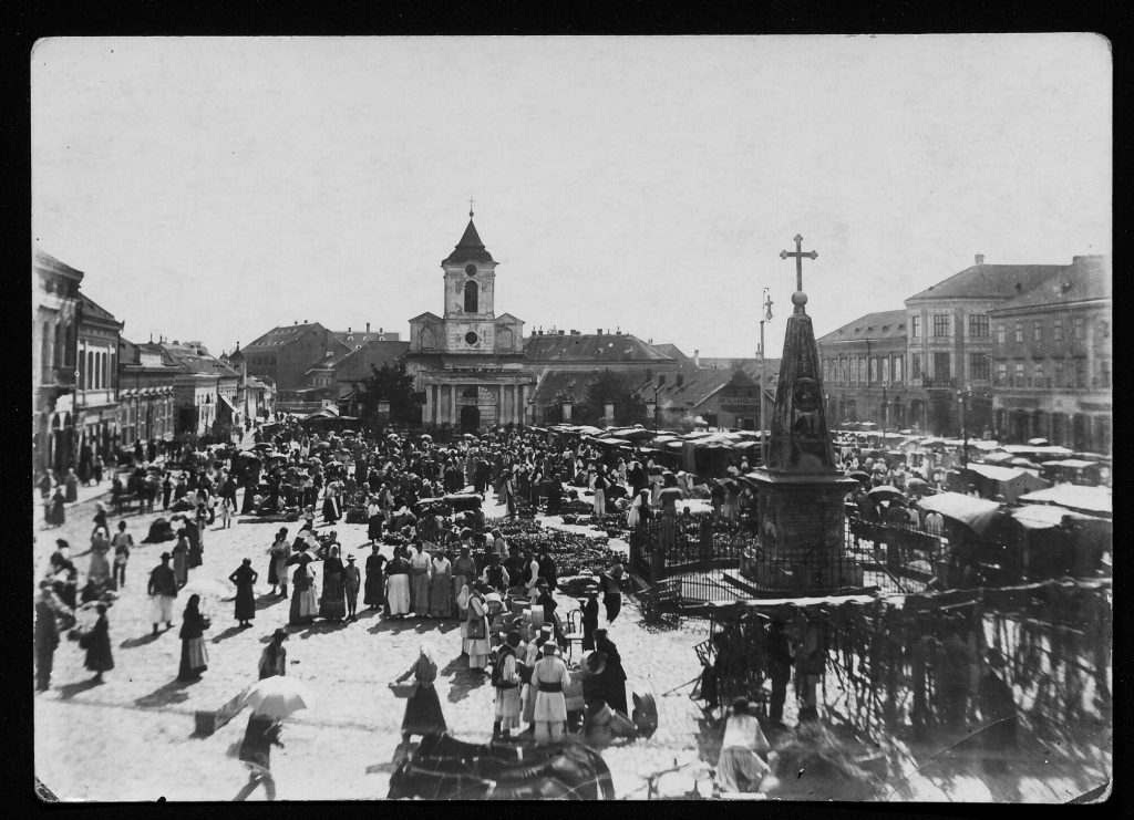 marktszene auf dem Hauptplatz der Temeswarer Fabrikstadt