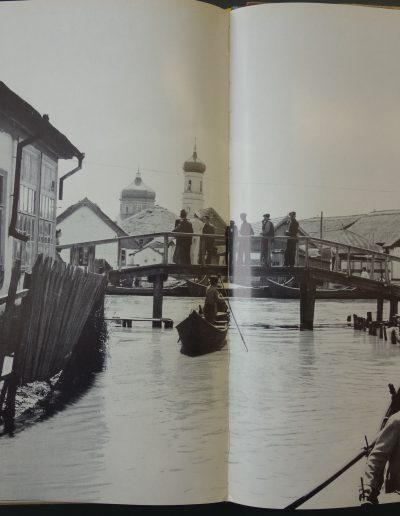 Abb. 22 Willy Pragher: „Valkov“, aus: Franz Bahl: Die Donau von der Quelle bis zur Mündung, Freilassing: Pannonia Verlag, 1961, S. 183, 184.