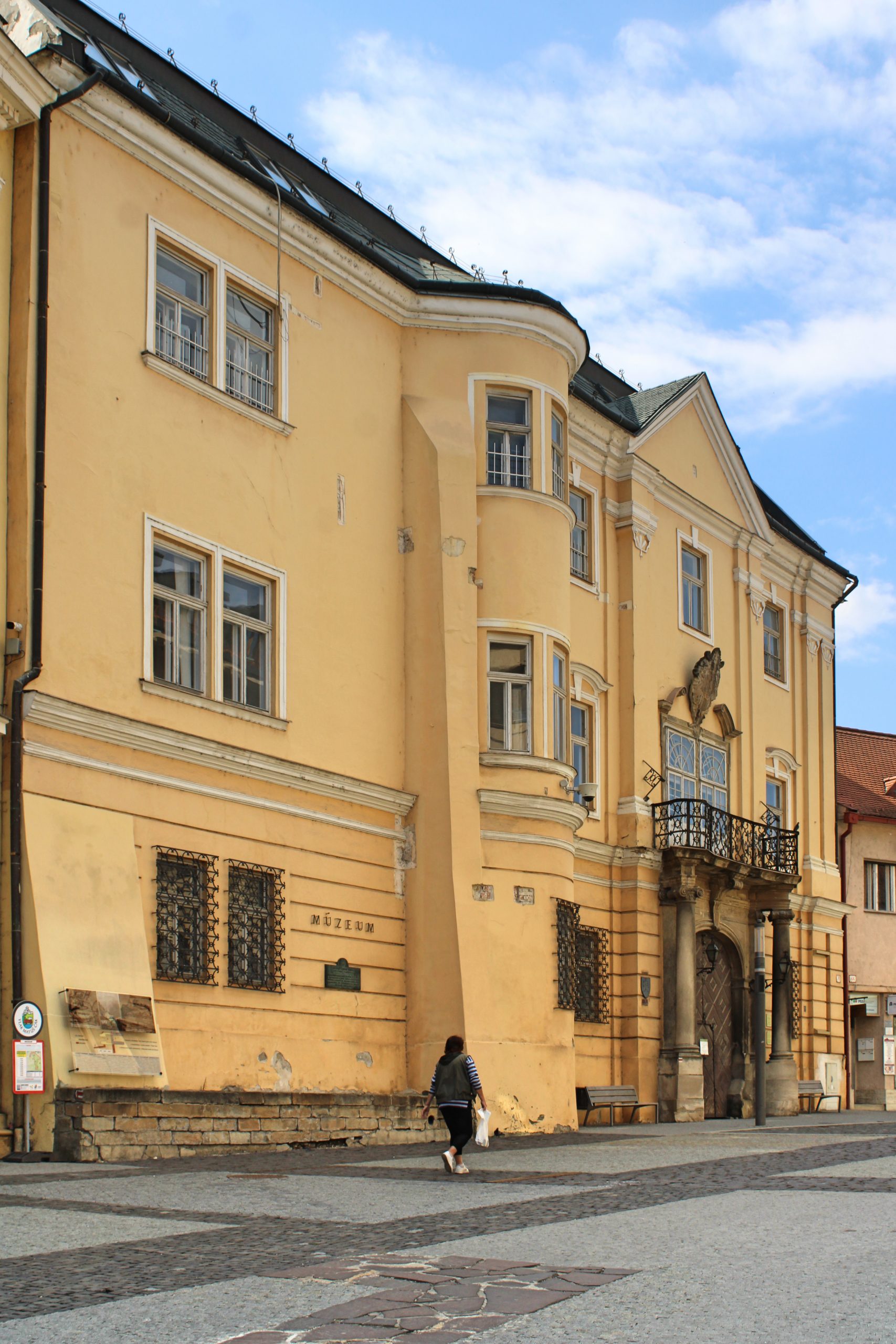 Ehemaliges Komitatshaus (Župný dom), 18. Jahrhundert, Sitz des derzeit wegen Renovierung geschlossenen Stadtmuseums (Trenčianske múzeum).
