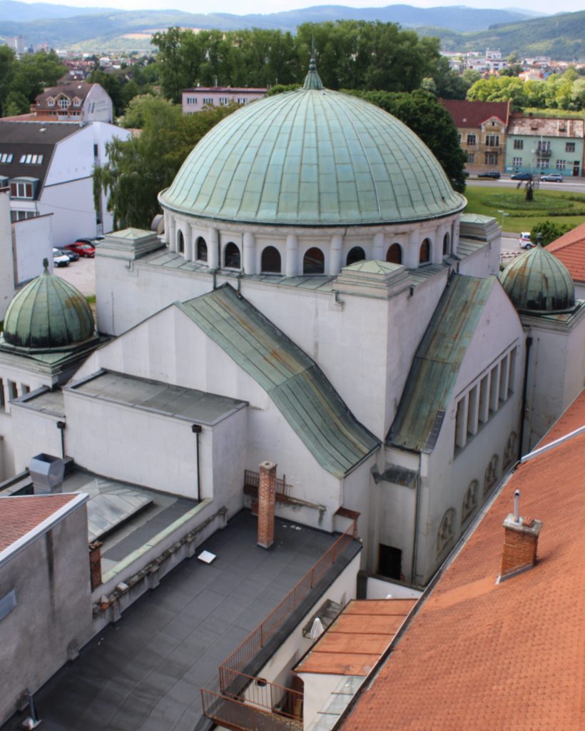 Synagoge, vom Stadtturm aus gesehen.